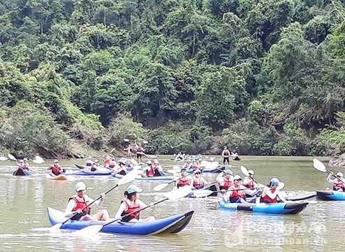 30 tay chèo thuyền Kayak khám phá Sông Giăng - Rừng Pù Mát