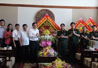 Lãnh đạo tỉnh chúc mừng Bộ Chỉ huy quân sự tỉnh nhân ngày truyền thống