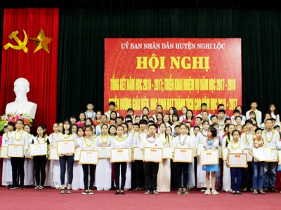 Nghi Lộc tuyên dương 120 giáo viên, học sinh xuất sắc