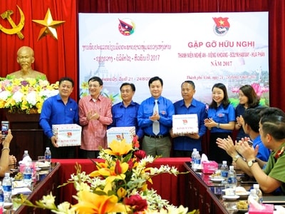 Gặp gỡ hữu nghị thanh niên Nghệ An với thanh niên 3 tỉnh của Lào