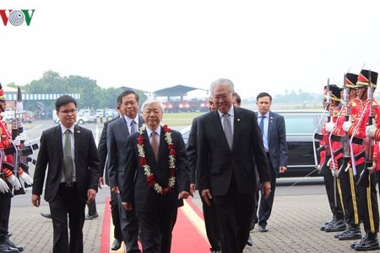 Hình ảnh Tổng Bí thư đến Jakarta bắt đầu thăm chính thức Indonesia