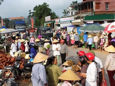 Vấn nạn 'kéo' chợ... ra đường