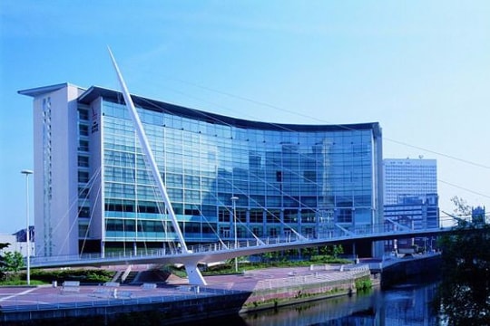 Mourinho bất ngờ phá luật của Sir Alex