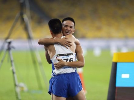 VĐV Việt Nam giành HC vàng với chiến thuật 'chim mồi' của đồng đội