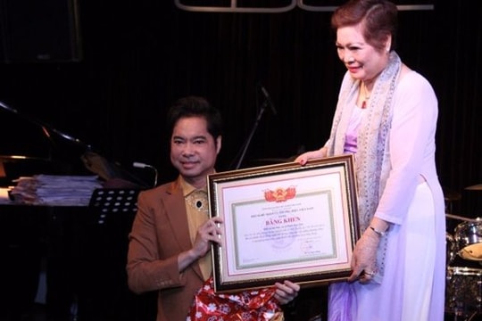 Yêu cầu báo cáo vụ 'Giáo sư âm nhạc' Ngọc Sơn