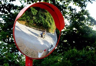 Lắp mắt gương lồi 'trấn giữ' cung đường 'tử thần'