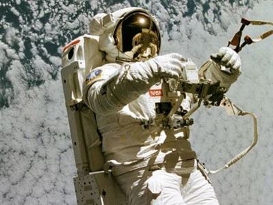 Tái chế nước tiểu giúp phi hành gia bay đến sao Hỏa