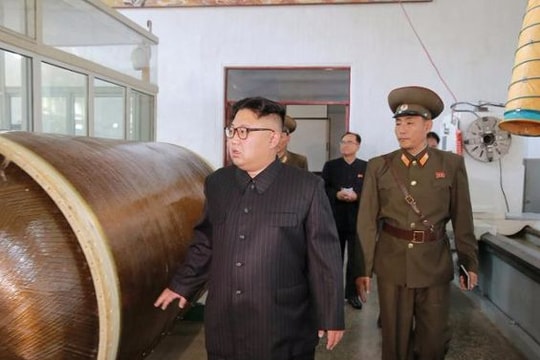 Lãnh đạo Triều Tiên Kim Jong-un trực tiếp đôn đốc chế tạo tên lửa mới