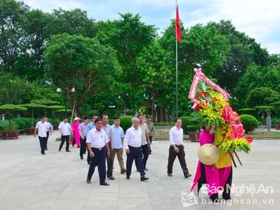 Bộ trưởng, Chủ nhiệm Uỷ ban Dân tộc dâng hoa, dâng hương tại Khu Di tích Kim Liên