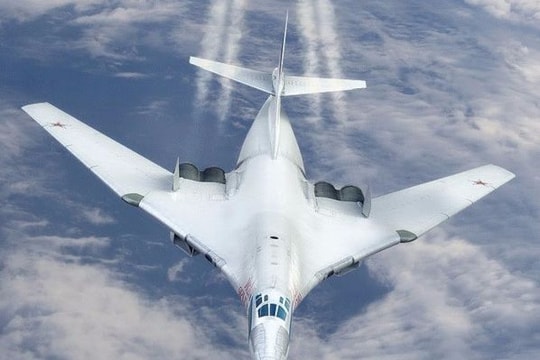 Thiên nga trắng dội 'cái chết đen' xuống đối thủ