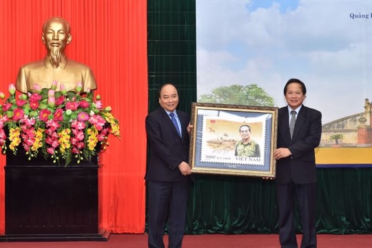 Thủ tướng dự lễ phát hành đặc biệt bộ tem bưu chính Đại tướng Võ Nguyên Giáp