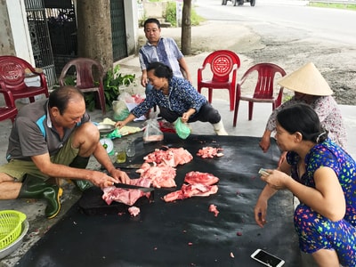 Tràn lan thịt lợn vỉa hè