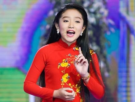 NSND Hồng Vân khen bé 11 tuổi hát ca cổ như đào chính