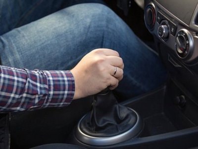 12 thói quen lái xe ô tô khiến bạn mất thêm tiền