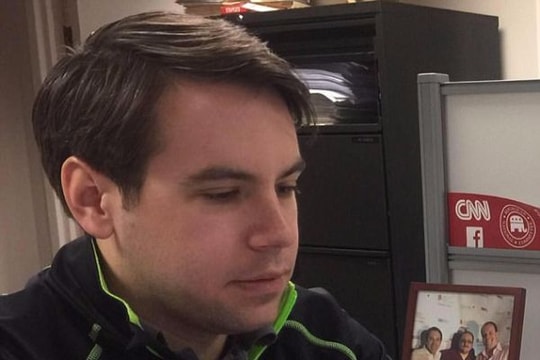 Người chuyên "nói tốt" về ông Trump nghỉ việc ở Nhà Trắng