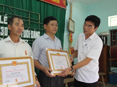 Những 'cầu nối' ý Đảng, lòng dân