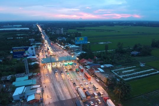 Công an phản bác việc 'xử' tài xế đưa tiền lẻ qua trạm BOT Cai Lậy