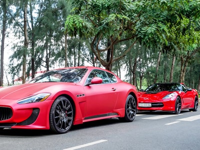 Hai xe thể thao tiền tỷ xuất hiện trên phố Sài Gòn