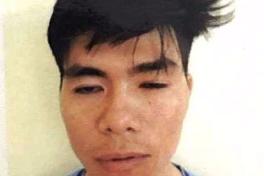 Nam thanh niên đâm vào người đi bộ rồi đấm cảnh sát