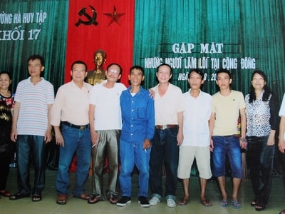 Những người một thời lầm lỡ cùng nhau bảo vệ khu phố