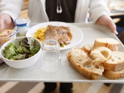 Thịt lợn lại trở thành chủ đề nóng trước năm học mới tại Pháp