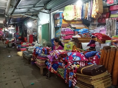 Nhiều tiểu thương chợ Thái Hòa đóng ki ốt ngừng kinh doanh