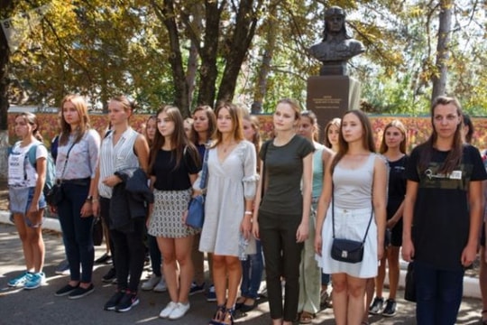 Những cô gái xinh đẹp đầu tiên thi tuyển làm phi công quân sự tại Nga