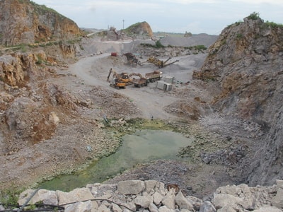 Doanh nghiệp phớt lờ lệnh đình chỉ, tiếp tục 'băm nát' Lèn Chùa