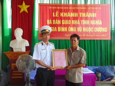 Quỳnh Lưu: Bàn giao nhà tình nghĩa cho gia đình liệt sỹ hải quân