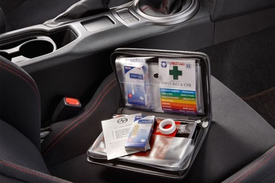 10 vật dụng hữu ích nên trang bị trên xe ô tô