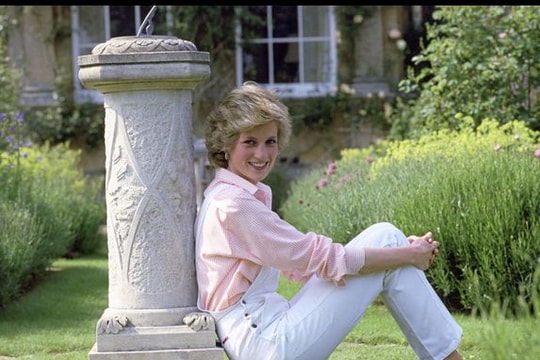 15 bức ảnh đẹp về Công nương Diana