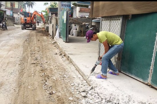 Hoàng Mai: Tháo dỡ hàng trăm biển quảng cáo, lều ốt lấn chiếm hành lang