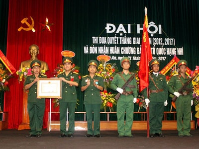 Trung đoàn Vận tải 654 đón nhận Huân chương Bảo vệ Tổ quốc hạng Nhì