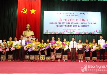 Tuyên dương 22 học sinh dân tộc thiểu số đạt điểm cao trong kỳ thi đại học 2017