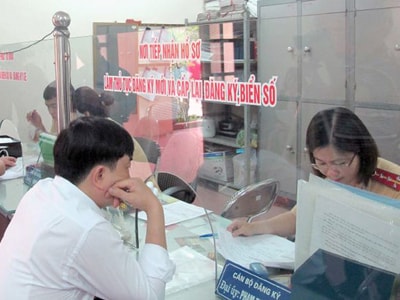 Muốn bán xe, xin cấp lại đăng ký xe như thế nào ?