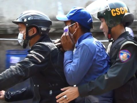 Ăn trộm bị phát hiện, ôm bình ga cố thủ suốt 5 giờ