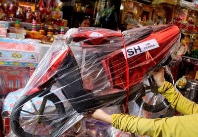 Cận cảnh vàng mã ngày Rằm