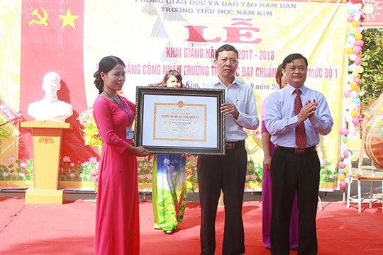 Trường Tiểu học Nam Kim (Nam Đàn) đón bằng đạt chuẩn Quốc gia mức độ I