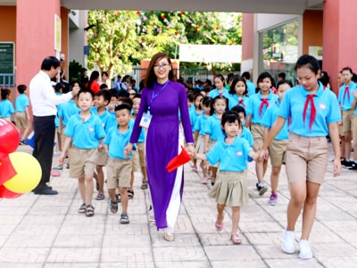 Trường Phổ thông chất lượng cao Phượng Hoàng khai giảng năm học mới