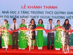 Vietcombank bàn giao nhà học 2 tầng tại Quỳnh Lưu