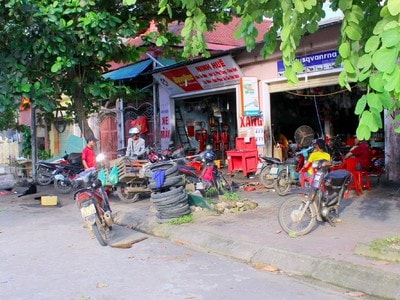 Sau 3 tháng giải tỏa, vỉa hè ở 'phố núi' bị tái chiếm