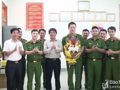 Thưởng nóng Công an Nghĩa Đàn phá chuyên án thu 2.000 viên ma túy