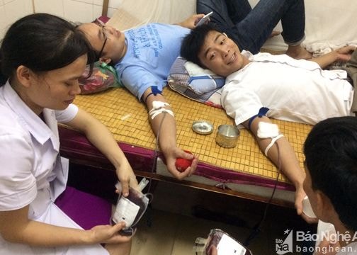 3 nhân viên y tế Nghệ An hiến máu cứu sống sản phụ bị băng huyết