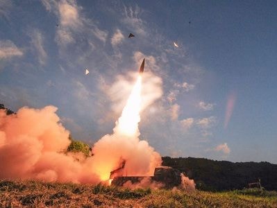 Hàn Quốc phát triển tên lửa mang đầu đạn 2 tấn đối phó Triều Tiên