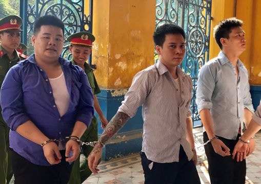 Xét xử băng bảo kê người chuyển giới bán dâm