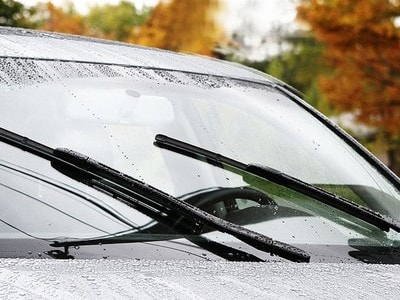 Khi nào cần thay gạt nước trên ô tô?
