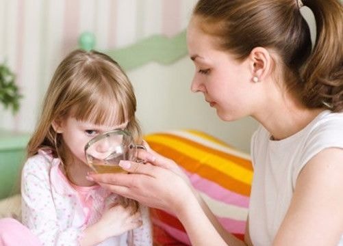Hiểm họa cho trẻ khi bù nước điện giải không đúng cách
