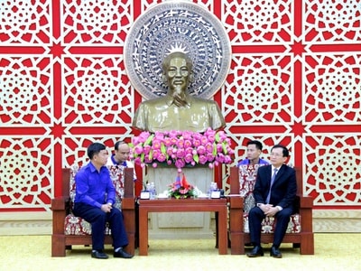 Đoàn đại biểu Đoàn thanh niên NDCM Lào chào xã giao lãnh đạo tỉnh