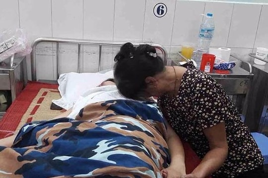 Bị chuyển trường, nữ giáo viên uống thuốc ngủ tự tử