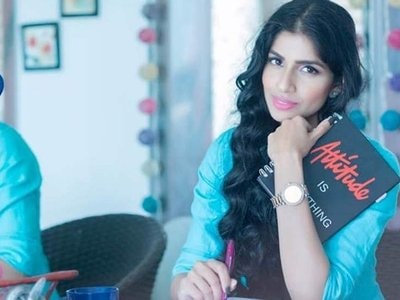 Nữ phi công xinh đẹp làm cơ trưởng Boeing 777 ở tuổi 30